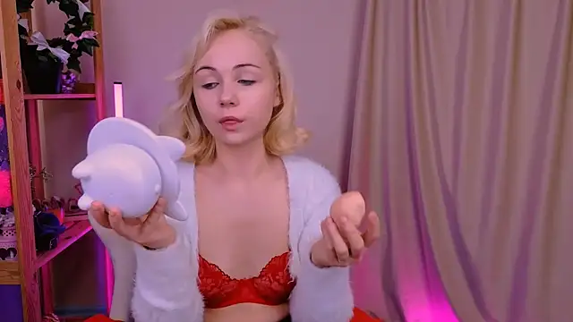 Charlotte Colinss online show from October 7, 2025, 3:36 am