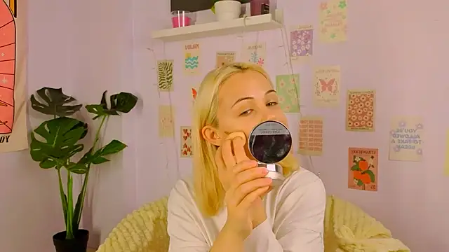 Charlotte Colinss online show from October 24, 2025, 3:25 am