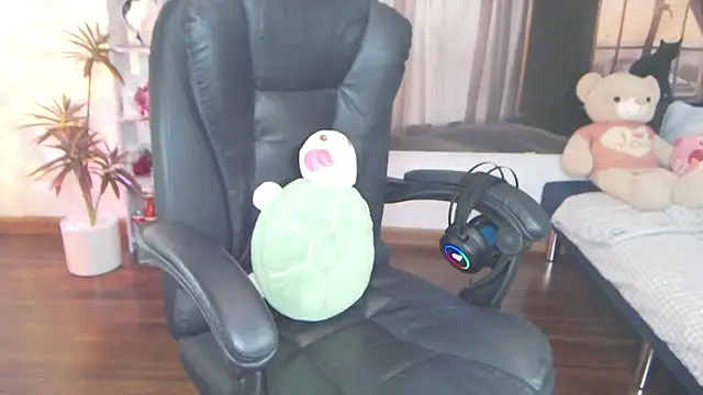 Snapshot of Suzie_Wet_Cave chatting on September 25, 2025, 11:47 am Suzie Wet Cave online show from September 25, 2025, 11:47 am