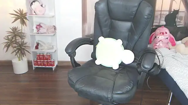 Snapshot of Suzie_Wet_Cave chatting on September 27, 2025, 12:54 pm Suzie Wet Cave online show from September 27, 2025, 12:54 pm