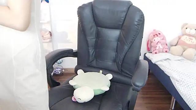 Snapshot of Suzie_Wet_Cave chatting on October 1, 2025, 12:33 pm Suzie Wet Cave online show from October 1, 2025, 12:33 pm