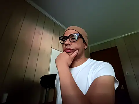 Snapshot of NaturalBeautyQueen chatting on September 20, 2025, 1:45 pm NaturalBeautyQueen online show from September 20, 2025, 1:45 pm