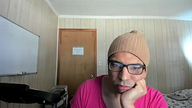 Snapshot of NaturalBeautyQueen chatting on October 14, 2025, 4:19 pm NaturalBeautyQueen online show from October 14, 2025, 4:19 pm