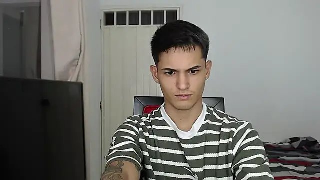 Snapshot of Alex_mojica chatting on November 21, 2025, 3:11 pm Alex mojica online show from November 21, 2025, 3:11 pm