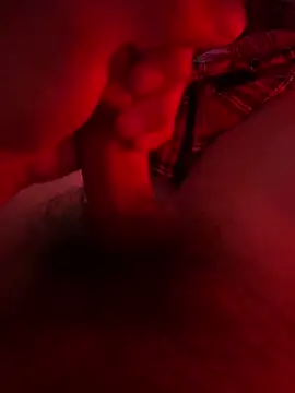 Snapshot of i_love_2cum chatting on October 25, 2025, 7:05 am i love 2cum online show from October 25, 2025, 7:05 am