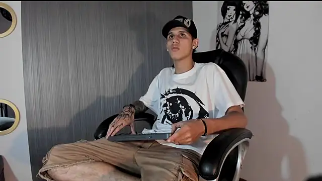 Snapshot of _realwav chatting on November 8, 2025, 6:07 pm realwav online show from November 8, 2025, 6:07 pm