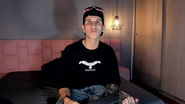 Snapshot of _realwav chatting on November 20, 2025, 5:01 pm realwav online show from November 20, 2025, 5:01 pm