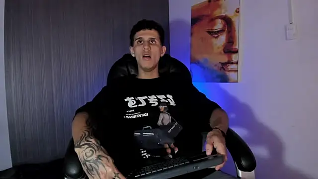 Snapshot of _realwav chatting on December 3, 2025, 8:56 am realwav online show from December 3, 2025, 8:56 am