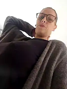 Snapshot of Mila_Luciphya chatting on November 18, 2025, 12:09 pm Mila Luciphya online show from November 18, 2025, 12:09 pm