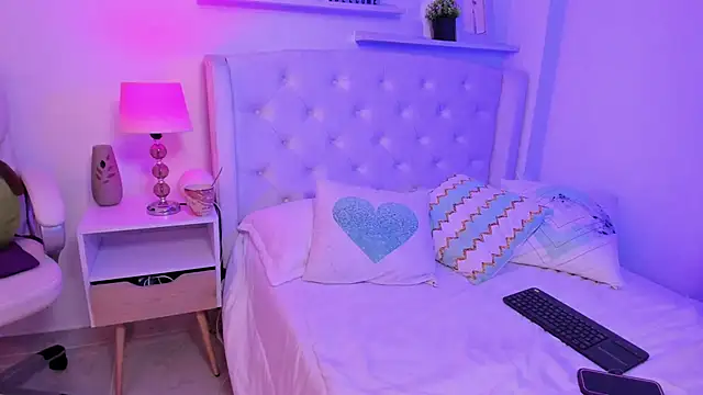 AmeliaRossi  online show from November 8, 2025, 5:18 am