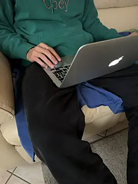 Manu97k online show from October 29, 2025, 9:11 am