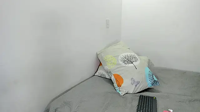 CristinaPiccone online show from October 27, 2025, 8:24 pm