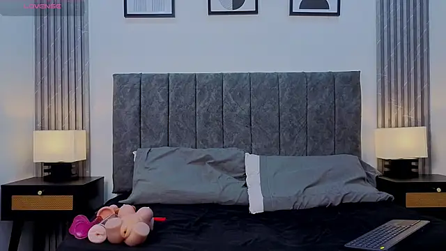 Liam forest  online show from September 20, 2025, 4:57 am