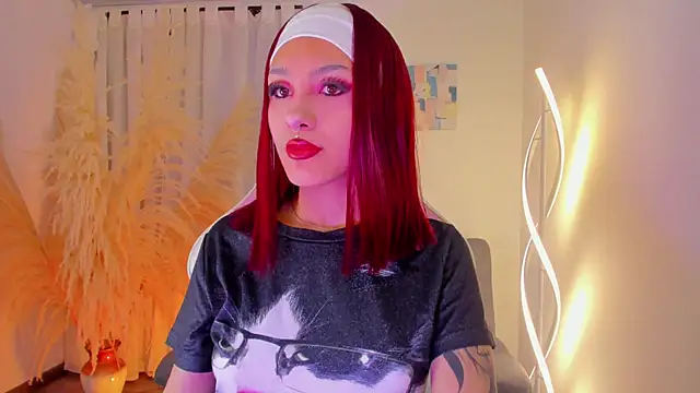 cuteezoe online show from November 12, 2025, 4:35 am