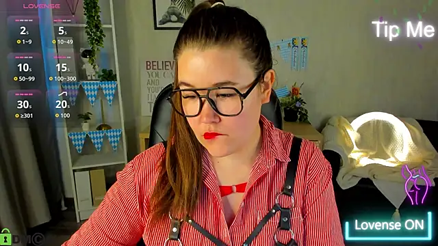 Snapshot of Tara_Torres chatting on October 1, 2025, 9:37 am Tara Torres online show from October 1, 2025, 9:37 am