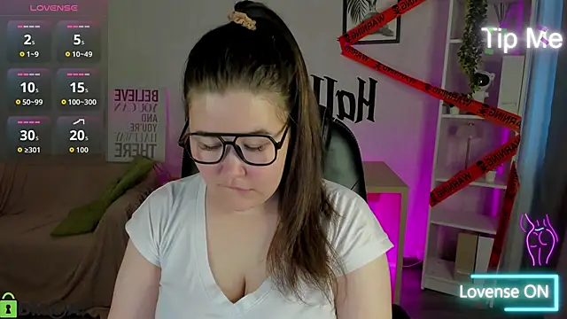 Snapshot of Tara_Torres chatting on October 30, 2025, 7:54 am Tara Torres online show from October 30, 2025, 7:54 am