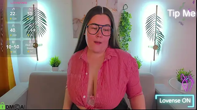 Snapshot of Tara_Torres chatting on November 7, 2025, 7:41 am Tara Torres online show from November 7, 2025, 7:41 am