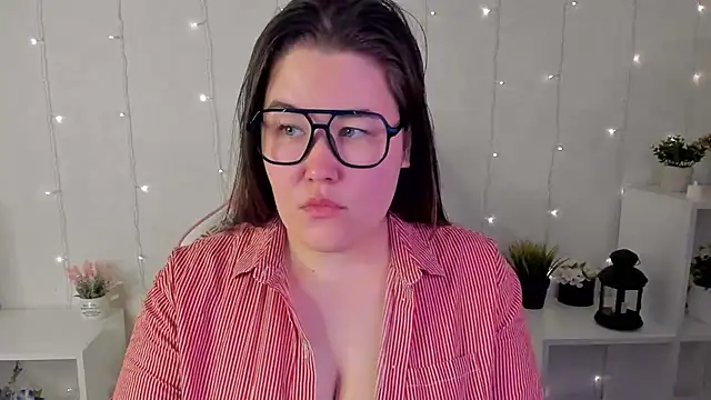 Snapshot of Tara_Torres chatting on November 11, 2025, 4:01 am Tara Torres online show from November 11, 2025, 4:01 am