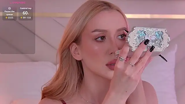 VelvetHell online show from September 20, 2025, 3:40 am