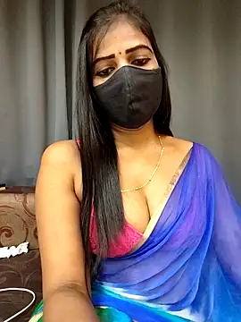 Misss-julli online show from November 17, 2025, 8:47 pm