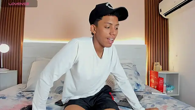 Snapshot of Brunette__boy chatting on September 14, 2025, 3:38 am Brunette boy online show from September 14, 2025, 3:38 am