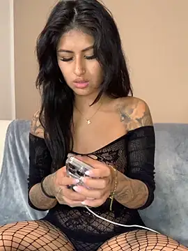 Snapshot of mrskarmaa chatting on November 5, 2025, 9:15 pm mrskarmaa online show from November 5, 2025, 9:15 pm