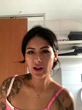 Snapshot of mrskarmaa chatting on December 14, 2025, 2:11 pm mrskarmaa online show from December 14, 2025, 2:11 pm