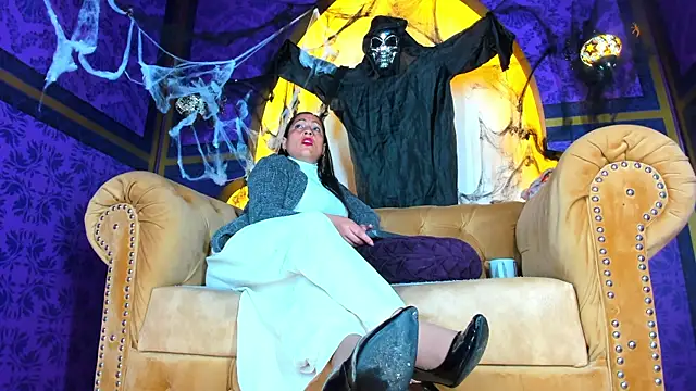 Snapshot of Scarlett_Barnes chatting on October 24, 2025, 12:01 pm Scarlett Barnes online show from October 24, 2025, 12:01 pm