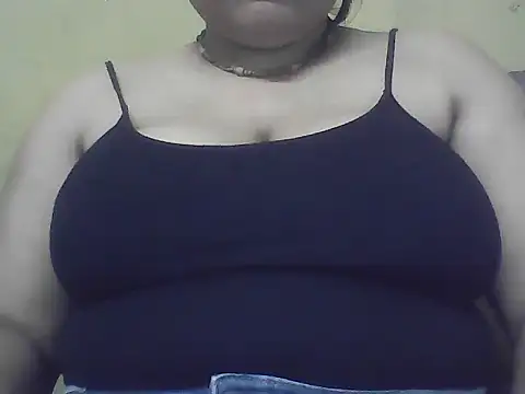 Snapshot of bloomblush chatting on November 12, 2025, 4:35 am bloomblush online show from November 12, 2025, 4:35 am