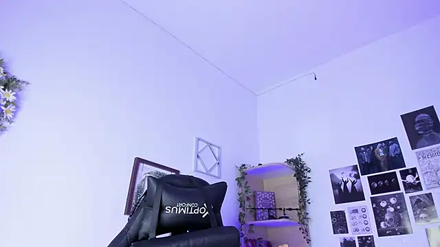 Snapshot of Lana_Herondale chatting on October 11, 2025, 9:02 pm Lana Herondale online show from October 11, 2025, 9:02 pm