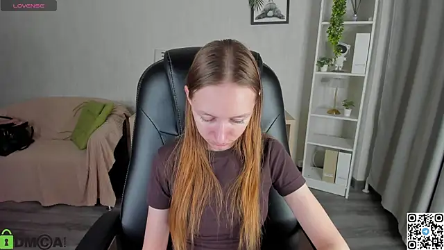 Mia E1fie online show from November 4, 2025, 9:52 am