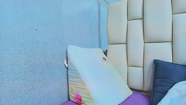 sweet amye online show from September 10, 2025, 7:03 pm