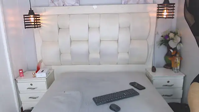 Atley Dolly online show from November 18, 2025, 8:24 pm