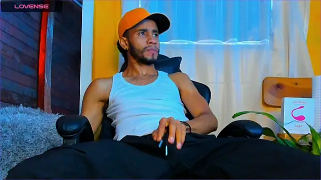 Alex bigcock11  online show from October 18, 2025, 1:12 pm