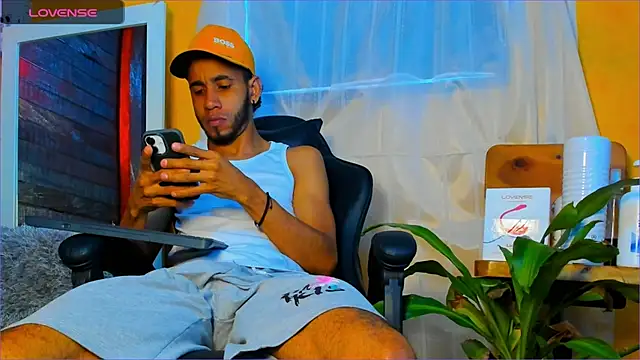 Alex bigcock11  online show from October 21, 2025, 1:45 pm