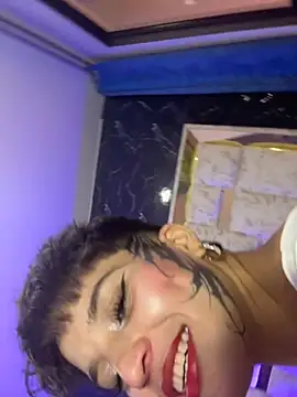 DayanaDG online show from November 14, 2025, 1:04 am