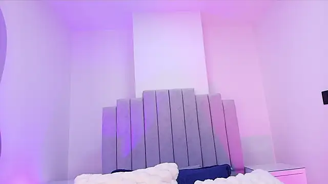 valecastro  online show from November 21, 2025, 7:23 pm