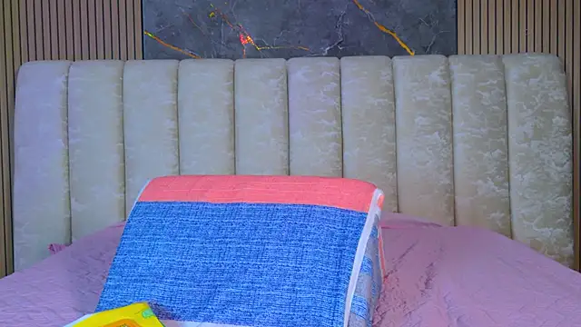 valecastro  online show from December 17, 2025, 7:20 pm