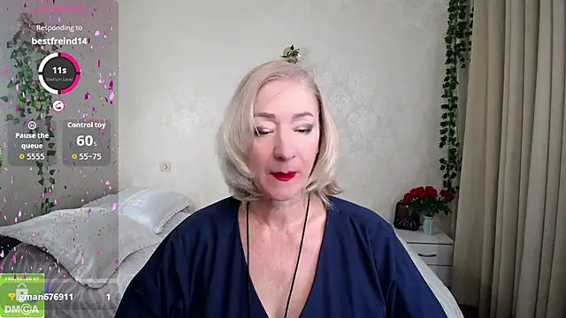 hunters woman online show from November 3, 2025, 12:17 pm