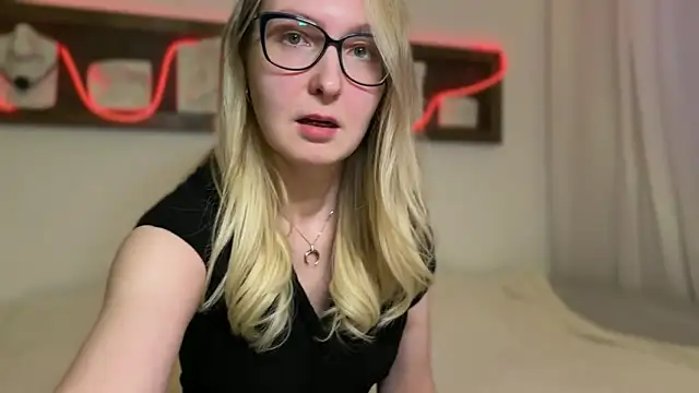 Snapshot of KiraxFate chatting on November 14, 2025, 5:11 pm KiraxFate online show from November 14, 2025, 5:11 pm