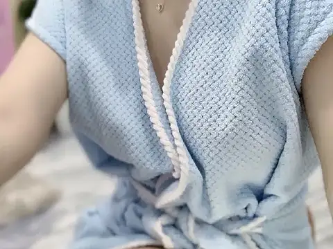 Lyly-2k5 online show from October 24, 2025, 1:24 am