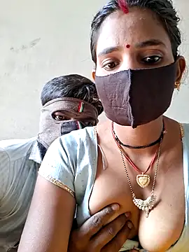 Snapshot of RAYI_Queen_3 chatting on November 4, 2025, 6:34 am RAYI Queen 3 online show from November 4, 2025, 6:34 am