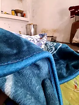 Snapshot of RAYI_Queen_3 chatting on November 12, 2025, 4:51 pm RAYI Queen 3 online show from November 12, 2025, 4:51 pm