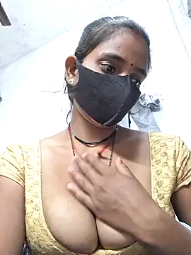 Snapshot of RAYI_Queen_3 chatting on November 24, 2025, 4:07 pm RAYI Queen 3 online show from November 24, 2025, 4:07 pm