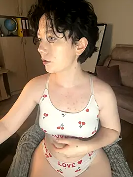 Snapshot of RinaShy chatting on November 17, 2025, 5:02 am RinaShy online show from November 17, 2025, 5:02 am