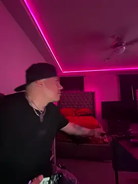 Snapshot of Ranthru13 chatting on December 17, 2025, 1:50 pm Ranthru13 online show from December 17, 2025, 1:50 pm