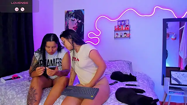 Snapshot of Dilan_and_Mia chatting on October 9, 2025, 11:47 pm Dilan and Mia online show from October 9, 2025, 11:47 pm