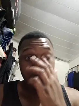 Snapshot of Moet_Chandon chatting on October 5, 2025, 4:16 pm Moet Chandon online show from October 5, 2025, 4:16 pm