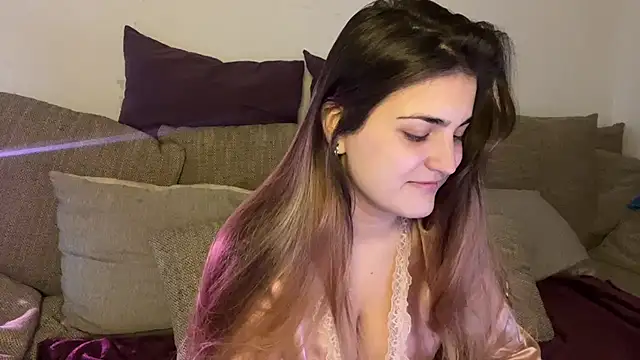 Snapshot of Vivalenti_Kiss chatting on November 5, 2025, 12:27 pm Vivalenti Kiss online show from November 5, 2025, 12:27 pm