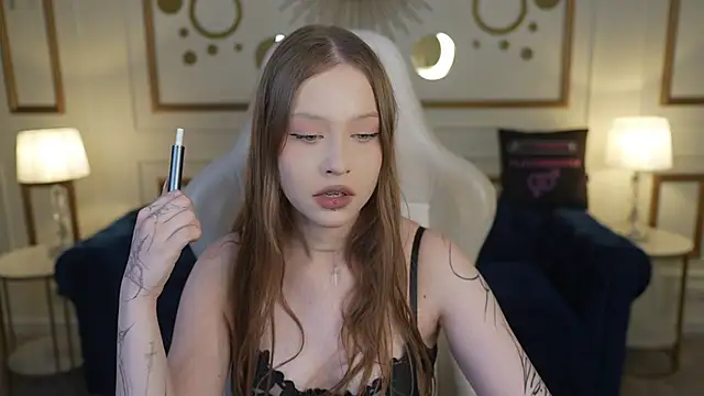 Esmie Smile online show from November 14, 2025, 7:45 pm